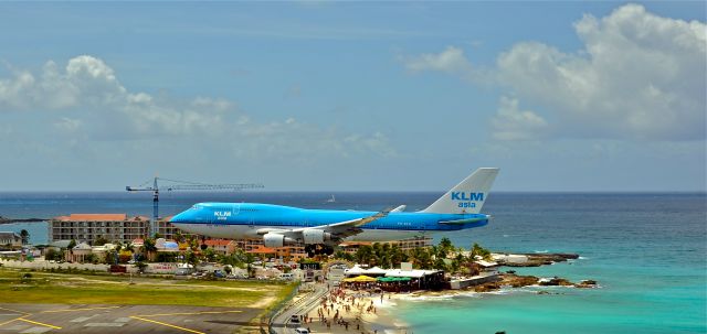 — — - KLM landing op St.Maarten