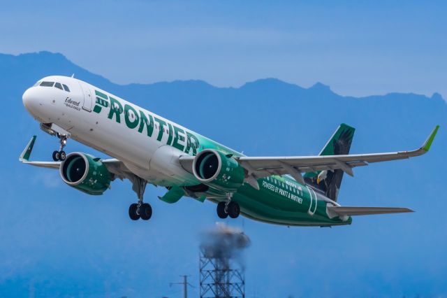 Airbus A321neo (N605FR) - A Frontier Airlines A321 neo "Edward the Bald Eagle" taking off from PHX on 2/14/23. Taken with a Canon R7 and Canon EF 100-400 II L lens.