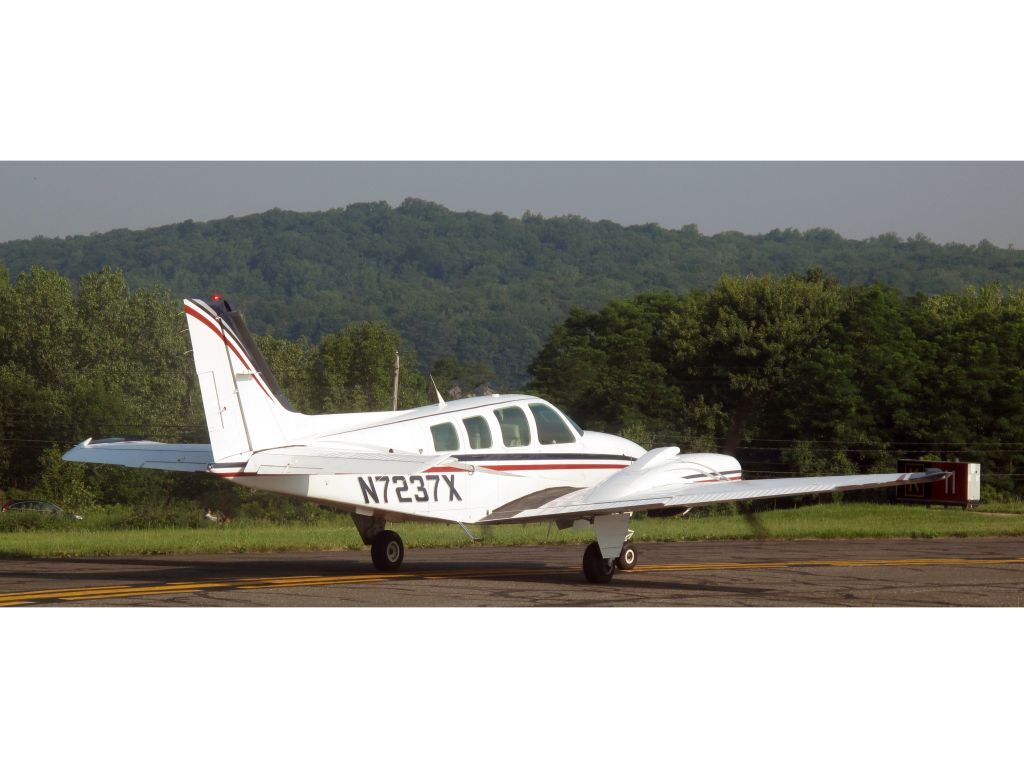 Beechcraft Baron (58) (N7237X) - Holding short of RW11.
