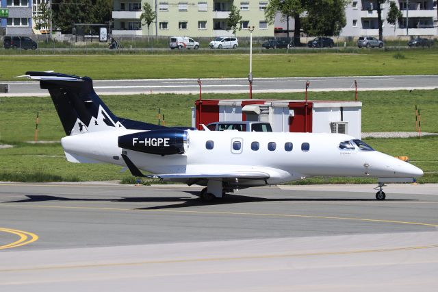 Embraer Phenom 300 (F-HGPE)