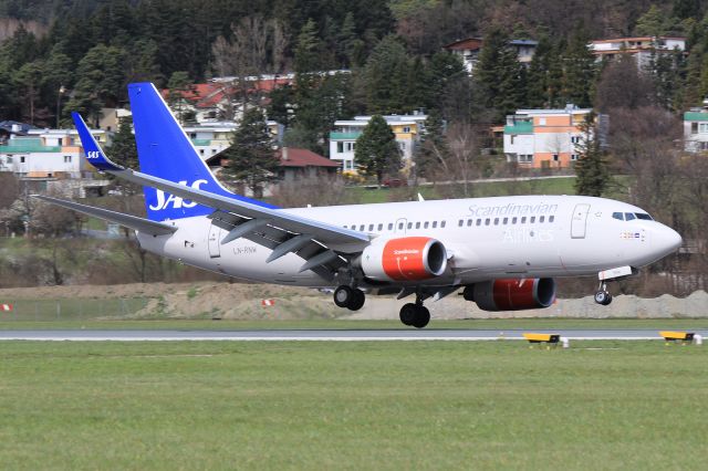 Boeing 737-700 (LN-RNW) - Crosswind landing on runwy 08