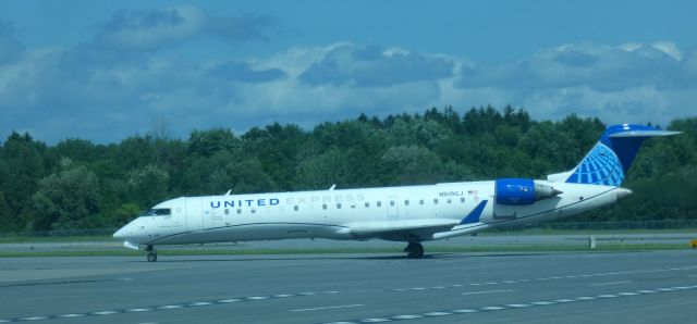 Canadair Regional Jet CRJ-700 (N519GJ) - Taxiing to the gate is this 2001 United Airlines Express Canadair Regional Jet 550 in the Spring of 2022.