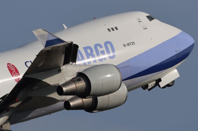 Boeing 747-400 (B-18725)