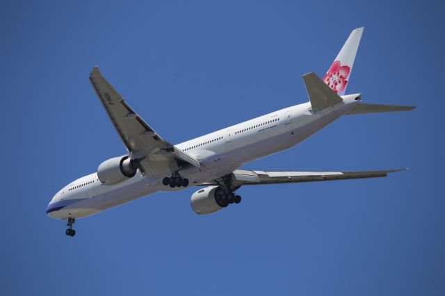 BOEING 777-300ER (B-18001)