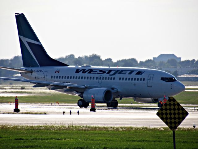 BOEING 737-600 (C-GXWJ)