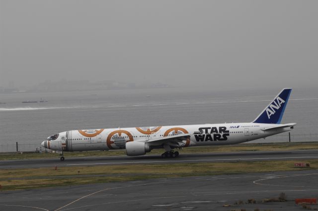 BOEING 777-300 (JA789A) - Landing at Tokyo-Haneda Intl Airport Rwy34R on 2016/03/28 " Star Wars c/s "