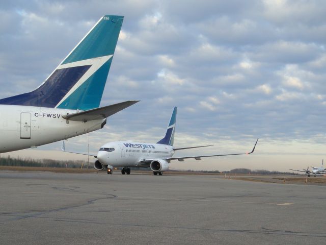 BOEING 737-600 (C-FWSV) - Busy morning at Fort McMurray