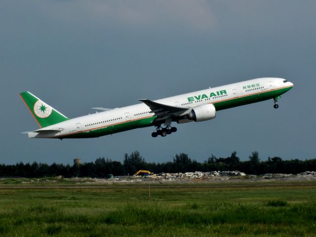 BOEING 777-300ER (B-16710)