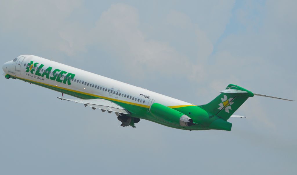 McDonnell Douglas MD-82 (YV-1240)