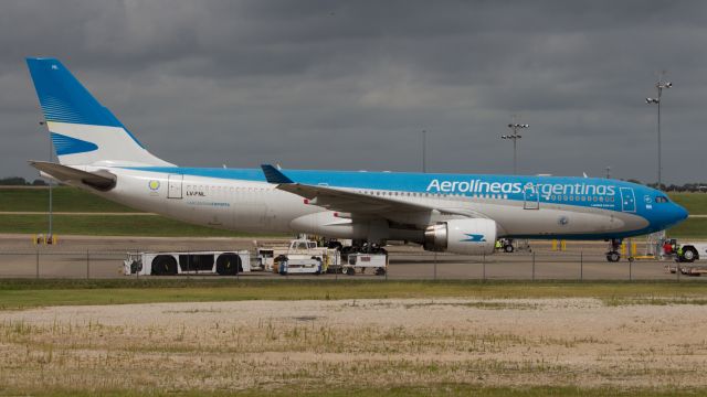 Airbus A330-200 (LV-FNL) - In to pick up vaccines