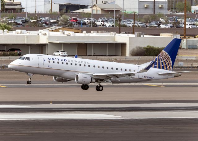 Embraer 175 (N160SY)