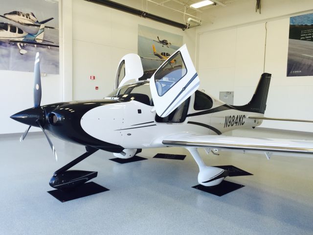 Cirrus SR-22 (N984KC)