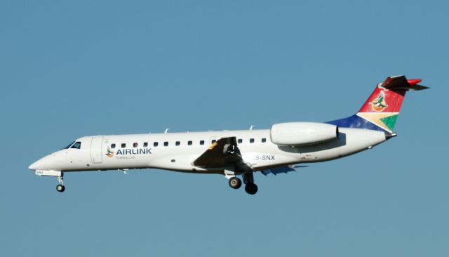 Embraer ERJ-135 (ZS-SNX)