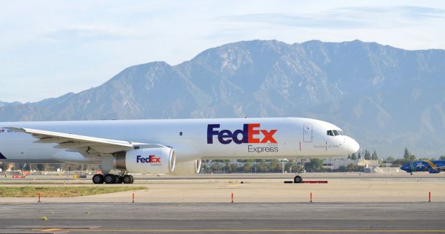 Boeing 757-200 (N972FD) - Fedexs "Keven" is seen here taxiing from the Fedex ramp at midfield to runway 26L. Also as Southwests "Nevada One" is rolling out after landing on runway 26R.