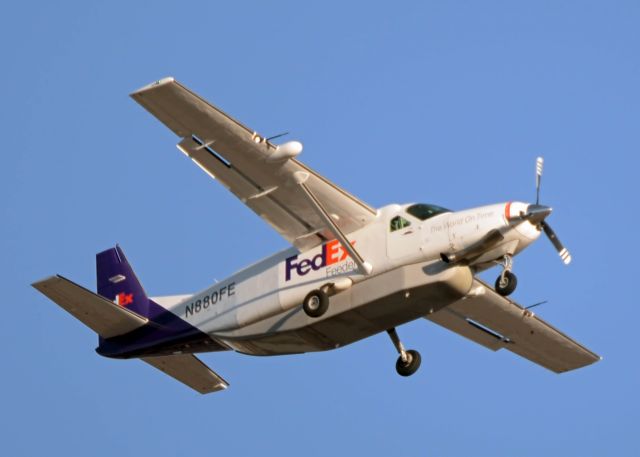 Cessna Caravan (N880FE)