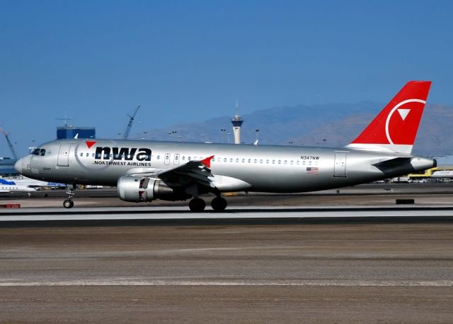 Airbus A320 (N347NW) - Northwest Airlines Airbus A320-212 N347NW / 3247 (cn 408)  Las Vegas - McCarran International (LAS / KLAS) USA - Nevada Photo: TDelCoro 12-6-2009 (Delta Air Lines)