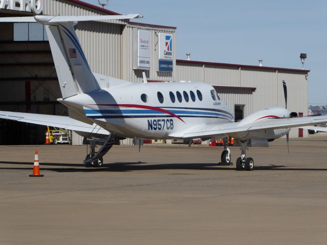 Beechcraft Super King Air 200 (N957CB)