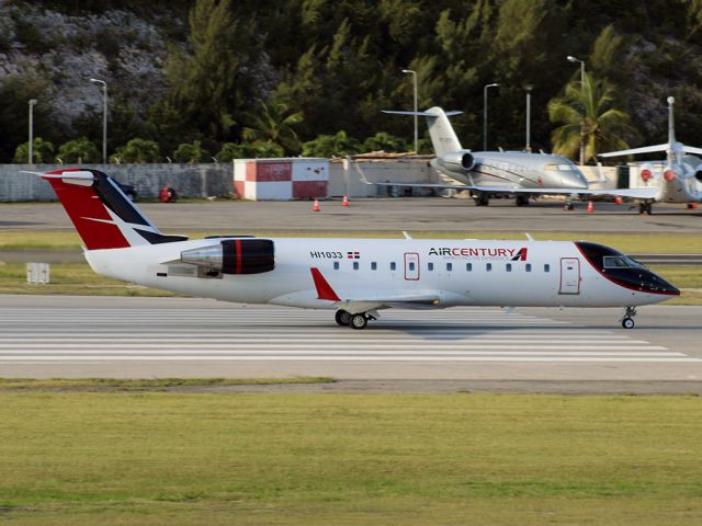 Canadair Regional Jet CRJ-200 (HI1033)