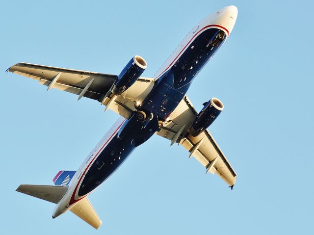 Airbus A320 (N668AW) - Wheels up !