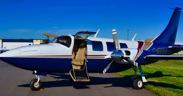 Piper Aerostar (C-GBVB) - A "Piper Aerostar" getting ready for a flight at "Windsor International Airport".