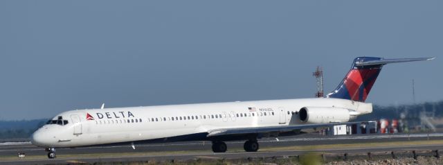 McDonnell Douglas MD-88 (N946DL)