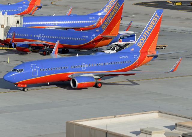 Boeing 737-700 (N553WN)