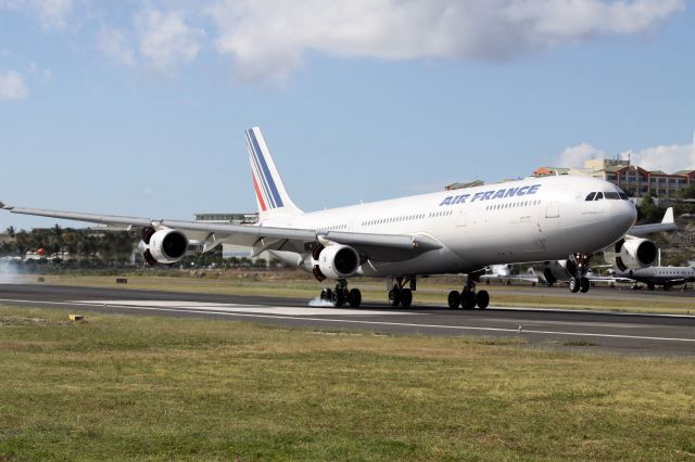 Airbus A340-300 (F-GNII)