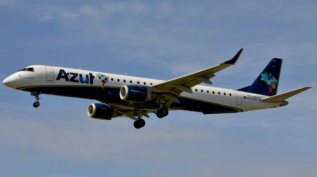 Embraer ERJ-190 (PR-AXZ)