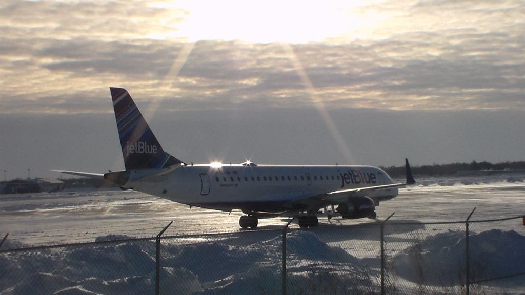 Embraer ERJ-190 (N339JB)