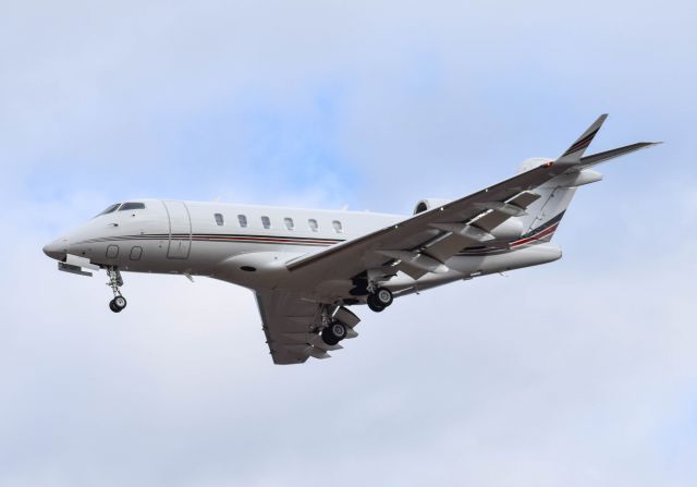 Canadair Challenger 350 (N799QS)