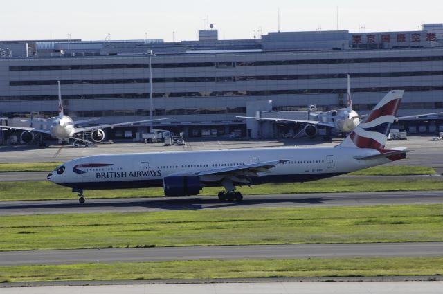 Boeing 777-200 (G-YMMH) - Landing at Haneda Intl Airport Rwy34L on 2013/09/27 "Panda Nose"