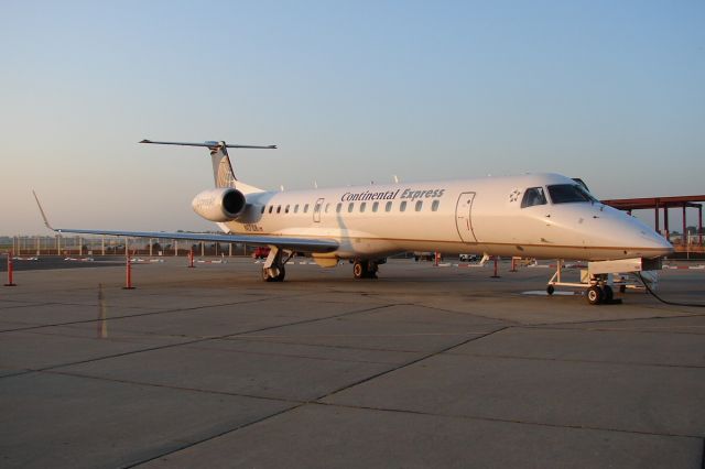 Embraer EMB-145XR (N17108)