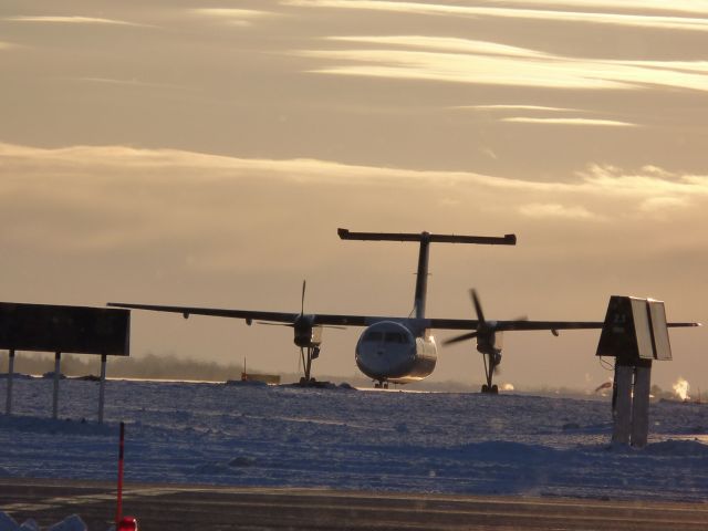 C-GJSV — - taxiing towards rwy #25 as the sun is setting.