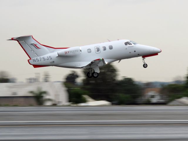 Embraer Phenom 100 (N575JS) - Take off at SMO.