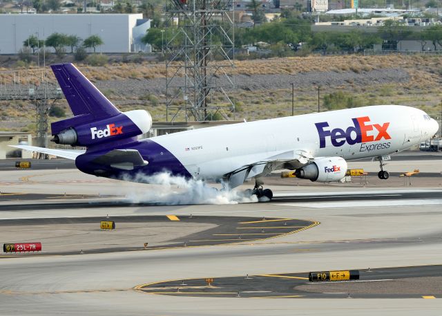 McDonnell Douglas DC-10 (N321FE)