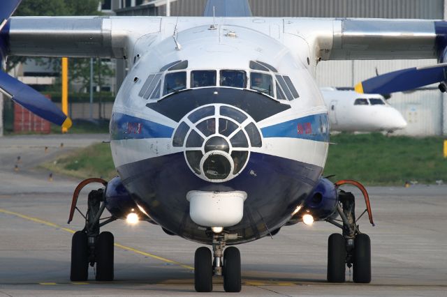 Antonov An-12 (UR-DWF)