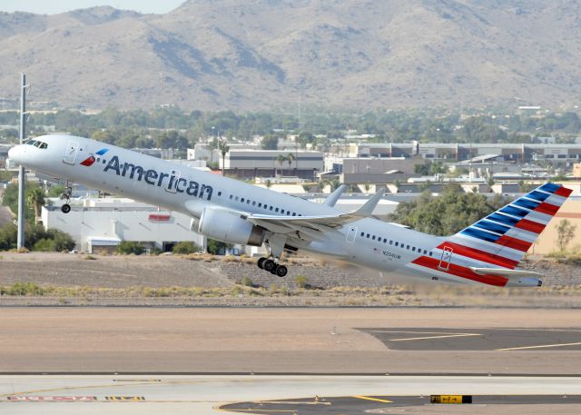 Boeing 757-200 (N204UW)