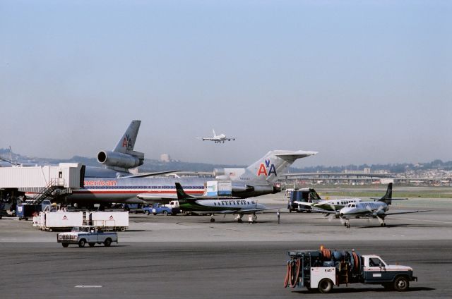 Cessna 152 (N606AS) - KSFO - Wings West Metro rolling to the hard stand at SFO while Clipper Fleetwing N538PA is on final for 10L at SFO in this late 1970s early 1980s view.
