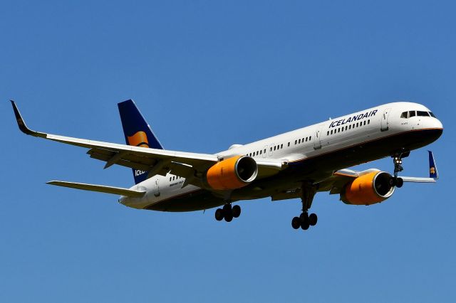 Boeing 757-200 (TF-FIO) - From Keflavík to Zurich (ZRH / LSZH)br /August 4, 2022