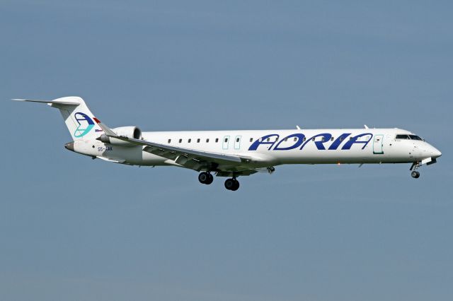 Canadair Regional Jet CRJ-900 (S5-AAK)