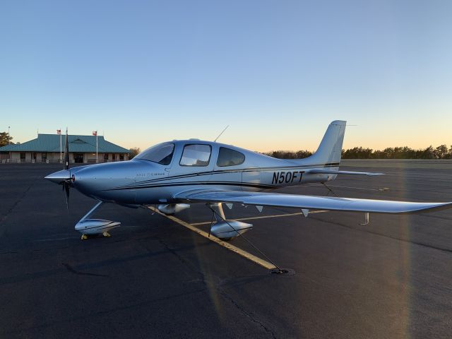 Cirrus SR-22 (N50FT)