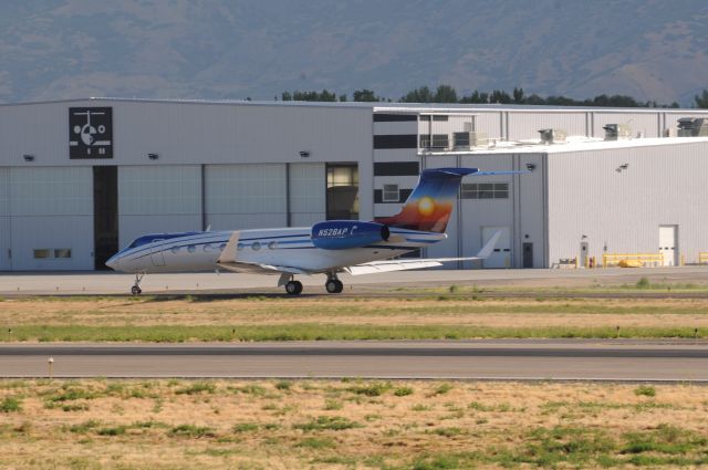 Gulfstream Aerospace Gulfstream V (N528AP) - WOW! This new paint scheme is fire! Going to miss the Paint tree but Awesome, thanks Duncan Aviation! br /*My 570th photo upload to FlightAware! br /Best viewed in full! 