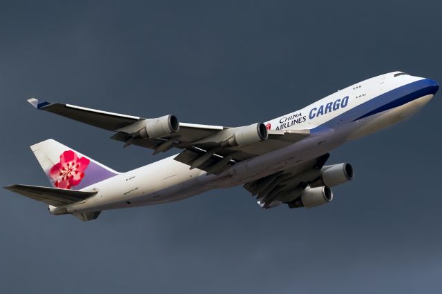 Boeing 747-400 (B-18707) - one minute before thunderstorm