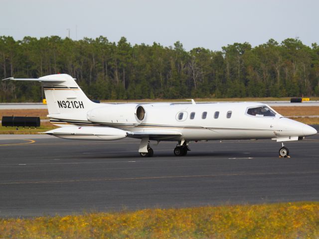 Learjet 35 (N921CH)