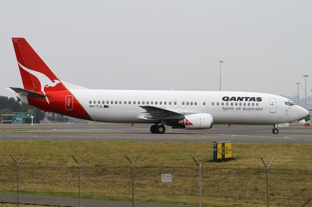 BOEING 737-400 (VH-TJL)