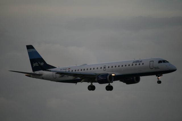 Embraer ERJ-190 (N179JB)