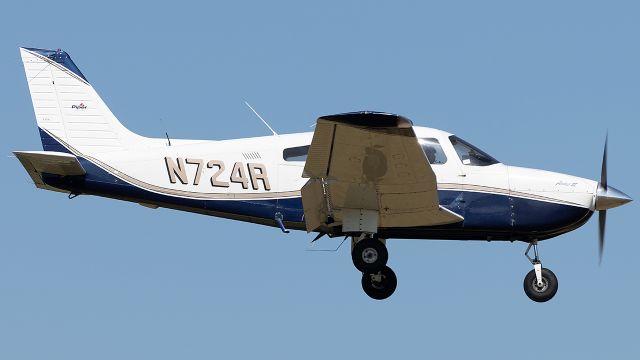Piper Cherokee (N724R) - VIS 19 PAT WRK