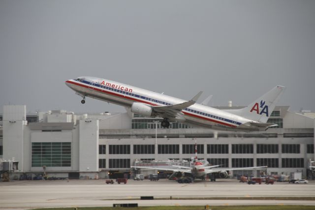 Boeing 737-800 (N926AN)