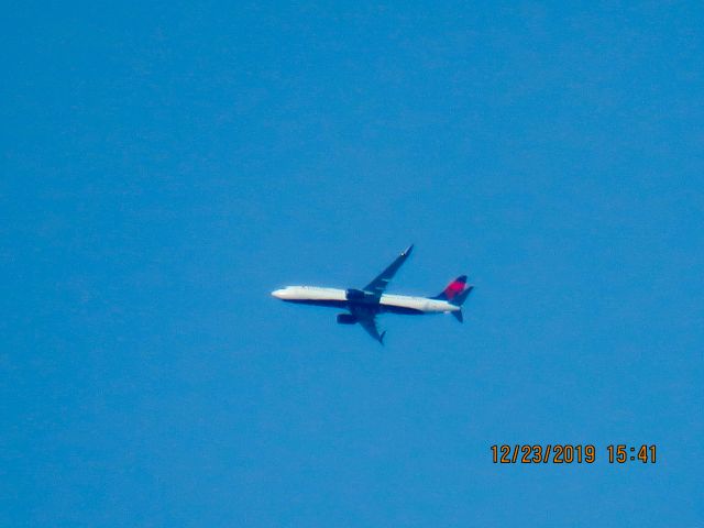 Boeing 737-900 (N869DN)