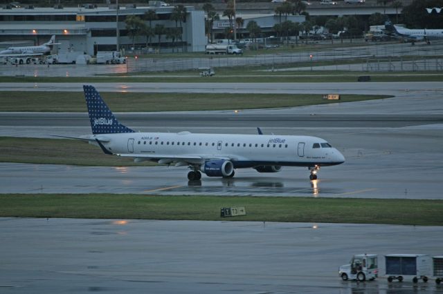 Embraer ERJ-190 (N289JB)